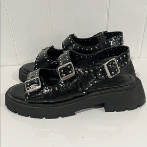 Gaia sandal women’s Sz8 Black Chunky Platform lug sole Silver‎ studs Buckle